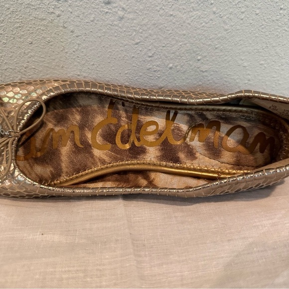Sam Edelman Felicia Ballet Flat – Metallic Gold Snake Print (Size 8.5)
Leather - Picture 8 of 9
